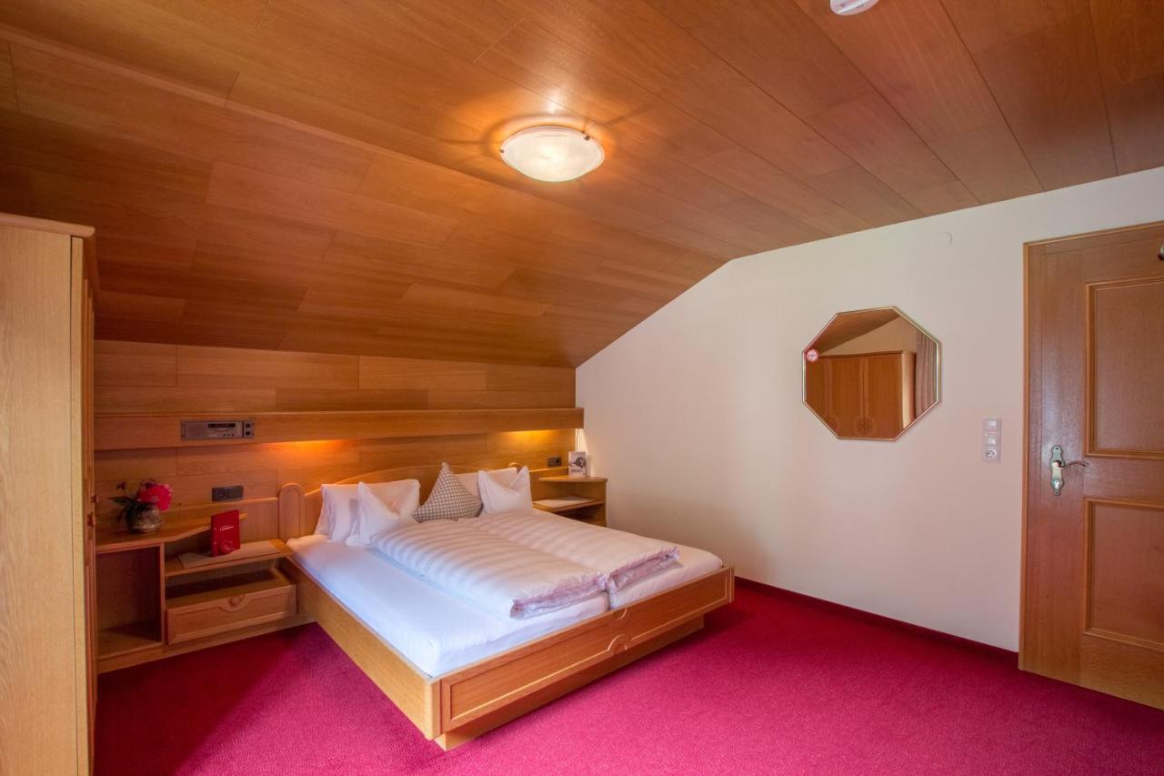 Pension Christophorus Hotel Garni パーテネン エクステリア 写真