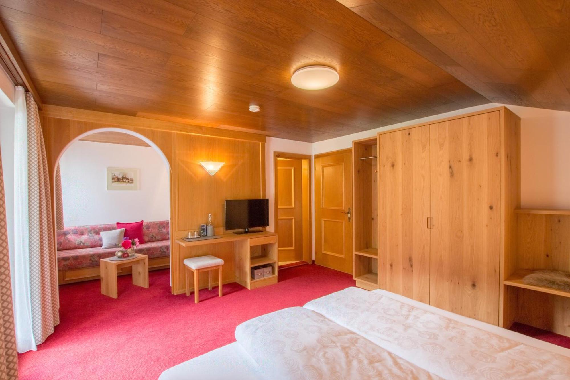 Pension Christophorus Hotel Garni パーテネン エクステリア 写真