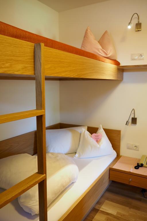 Pension Christophorus Hotel Garni パーテネン エクステリア 写真